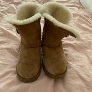 UGG Kids Bailey Button Boot - Size 6